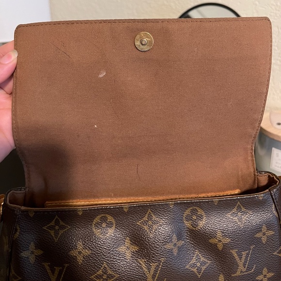 Louis Vuitton - Picture 4 of 10